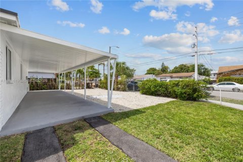 Снять в аренду виллу или дом в Майами, Флорида 4 спальни, 160.63м2, № 2050121 - фото 9