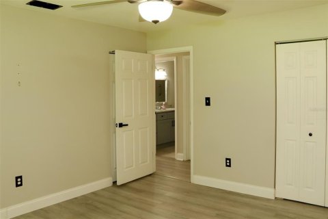 House in Gainesville, Florida 5 bedrooms, 280.01 sq.m. № 2216832 - photo 26