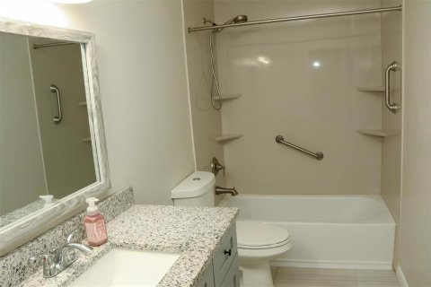 House in Gainesville, Florida 5 bedrooms, 280.01 sq.m. № 2216832 - photo 25