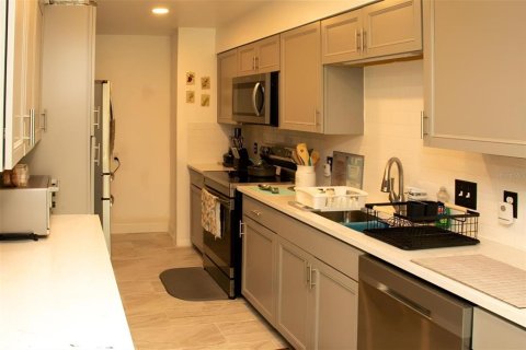 House in Gainesville, Florida 5 bedrooms, 280.01 sq.m. № 2216832 - photo 11