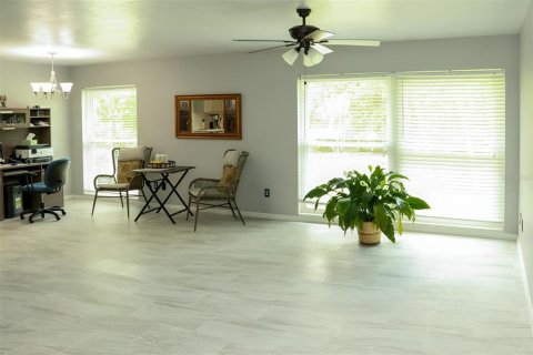House in Gainesville, Florida 5 bedrooms, 280.01 sq.m. № 2216832 - photo 16