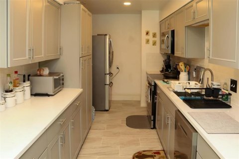 House in Gainesville, Florida 5 bedrooms, 280.01 sq.m. № 2216832 - photo 12