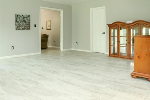 House in Gainesville, Florida 5 bedrooms, 280.01 sq.m. № 2216832 - photo 14