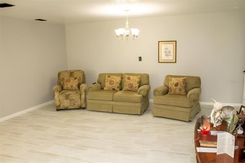 House in Gainesville, Florida 5 bedrooms, 280.01 sq.m. № 2216832 - photo 6