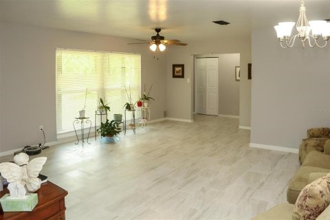 House in Gainesville, Florida 5 bedrooms, 280.01 sq.m. № 2216832 - photo 5