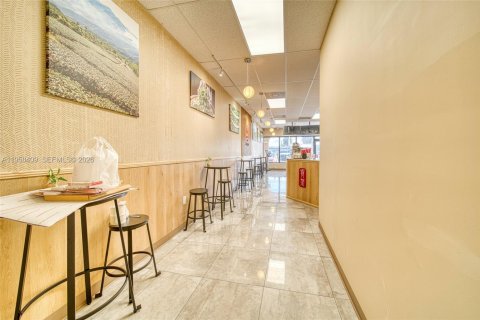 Commercial property in Miami, Florida № 2019711 - photo 8