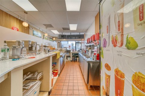 Commercial property in Miami, Florida № 2019711 - photo 9