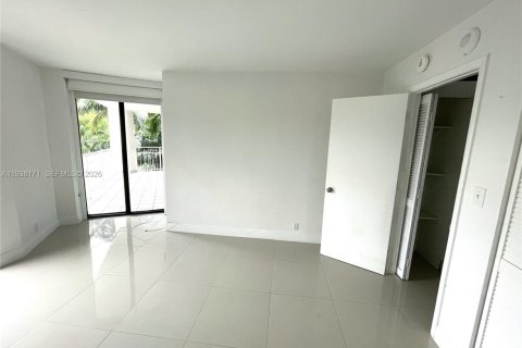 Copropriété à louer à Miami, Floride: 2 chambres, 142.6 m2 № 1998135 - photo 12