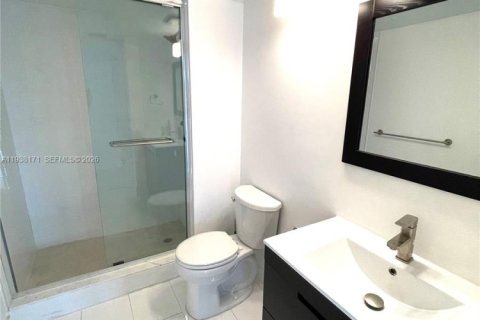 Copropriété à louer à Miami, Floride: 2 chambres, 142.6 m2 № 1998135 - photo 13