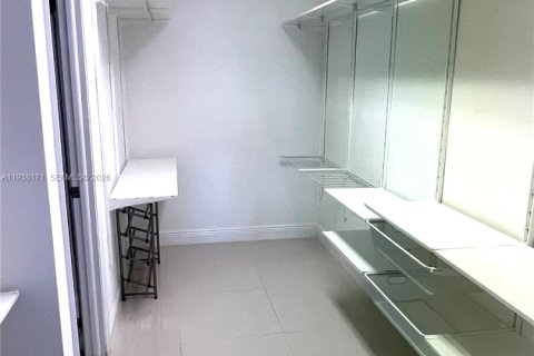 Copropriété à louer à Miami, Floride: 2 chambres, 142.6 m2 № 1998135 - photo 17