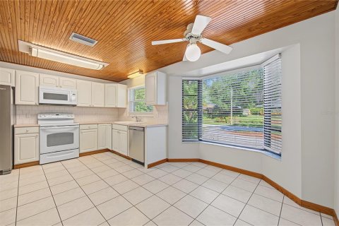 Villa ou maison à louer à Palm Harbor, Floride: 3 chambres, 195.84 m2 № 2418872 - photo 11