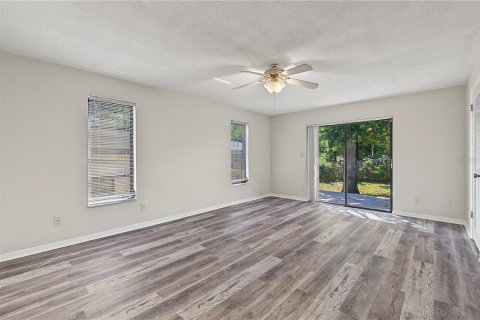 Villa ou maison à louer à Palm Harbor, Floride: 3 chambres, 195.84 m2 № 2418872 - photo 19
