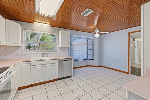Villa ou maison à louer à Palm Harbor, Floride: 3 chambres, 195.84 m2 № 2418872 - photo 9