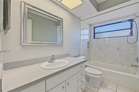 Villa ou maison à louer à Palm Harbor, Floride: 3 chambres, 195.84 m2 № 2418872 - photo 28
