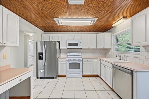 Villa ou maison à louer à Palm Harbor, Floride: 3 chambres, 195.84 m2 № 2418872 - photo 7