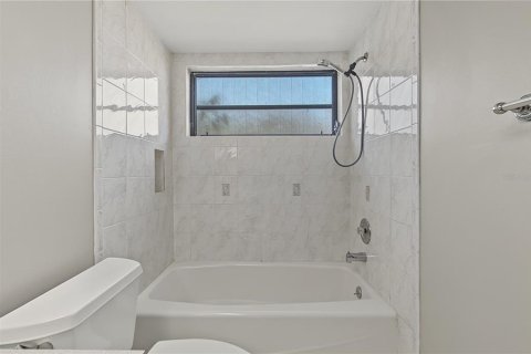 Villa ou maison à louer à Palm Harbor, Floride: 3 chambres, 195.84 m2 № 2418872 - photo 29