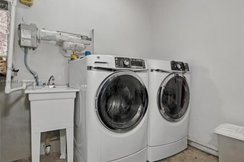 Villa ou maison à vendre à Miramar, Floride: 3 chambres, 95.6 m2 № 1923387 - photo 10