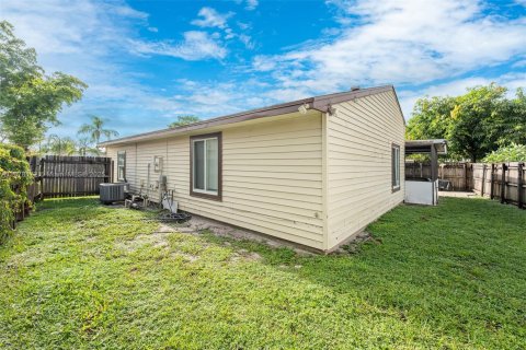 Villa ou maison à vendre à Miramar, Floride: 3 chambres, 95.6 m2 № 1923387 - photo 24