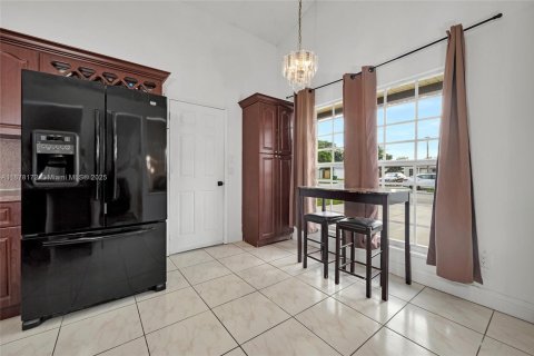 Villa ou maison à vendre à Miramar, Floride: 3 chambres, 95.6 m2 № 1923387 - photo 4