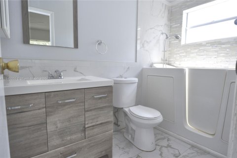Condo in Lauderdale Lakes, Florida, 2 bedrooms  № 1840847 - photo 16