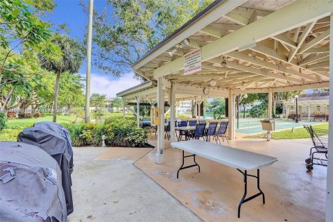 Condo in Lauderdale Lakes, Florida, 2 bedrooms  № 1840847 - photo 23