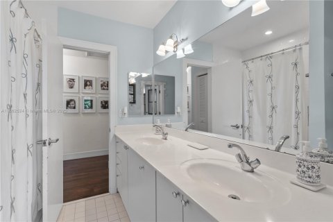 Casa en venta en Palmetto Bay, Florida, 5 dormitorios, 266.26 m2 № 1895307 - foto 28