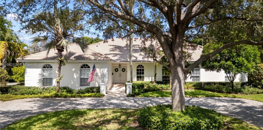 House in Palmetto Bay, Florida 5 bedrooms, 266.26 sq.m. № 1895307