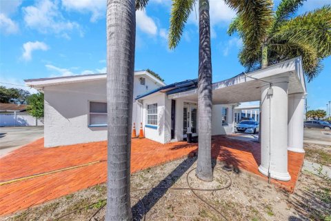 Propiedad comercial en venta en Clearwater, Florida, 419.92 m2 № 2430806 - foto 13