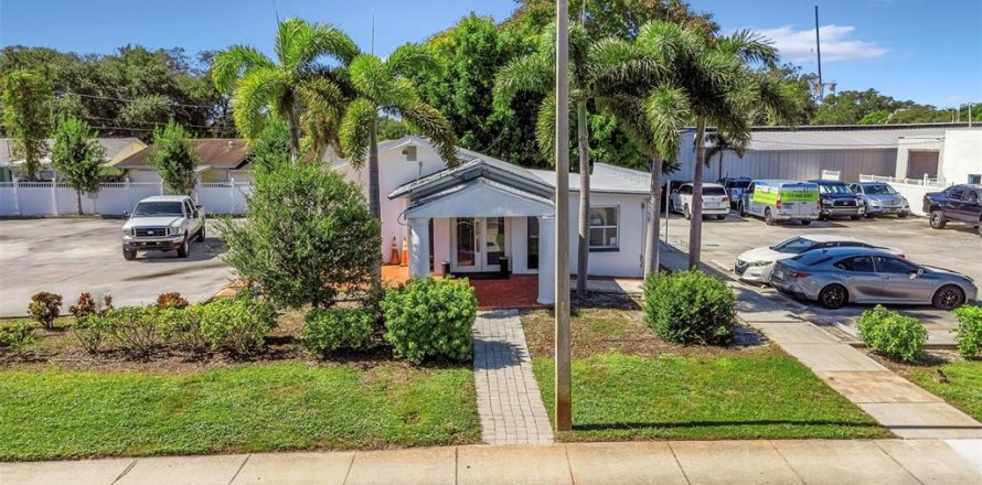 Propiedad comercial en Clearwater, Florida 419.92 m2 № 2430806