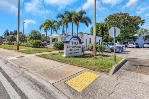 Propiedad comercial en venta en Clearwater, Florida, 419.92 m2 № 2430806 - foto 10