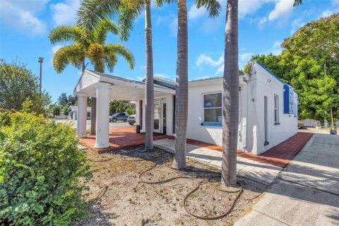 Propiedad comercial en venta en Clearwater, Florida, 419.92 m2 № 2430806 - foto 11