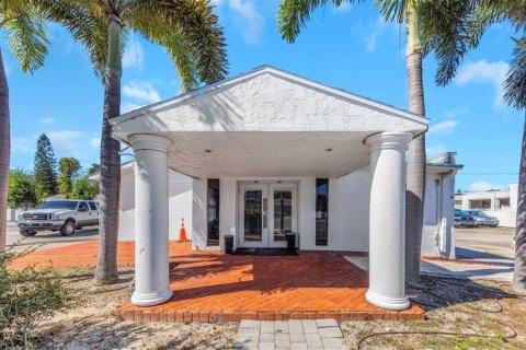 Propiedad comercial en venta en Clearwater, Florida, 419.92 m2 № 2430806 - foto 12