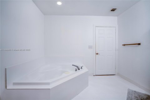 Copropriété à louer à Aventura, Floride: 3 chambres, 126.81 m2 № 1939241 - photo 15