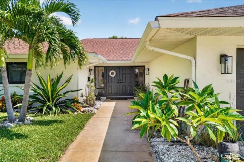 Villa ou maison à vendre à Bradenton, Floride: 3 chambres, 199.28 m2 № 2306238 - photo 4