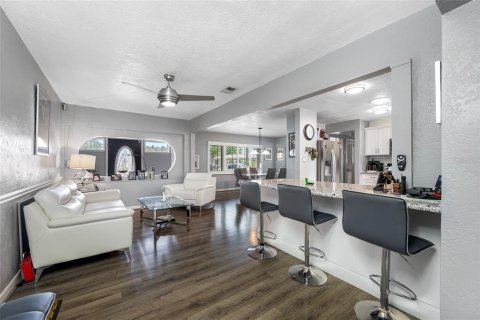 Villa ou maison à vendre à Saint Petersburg, Floride: 2 chambres, 102.19 m2 № 1675527 - photo 11