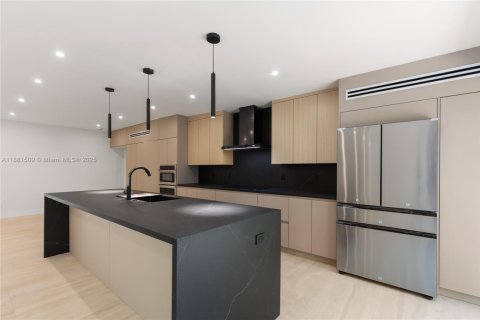 Купить виллу или дом в Майами, Флорида 4 спальни, 239.22м2, № 1931438 - фото 13