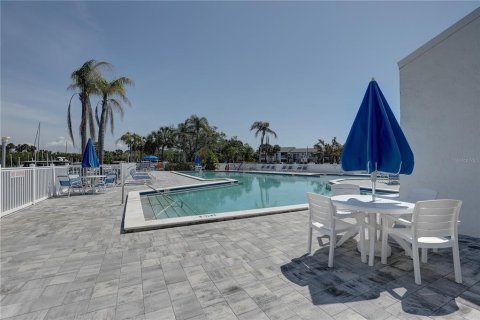 Condo in Largo, Florida, 2 bedrooms  № 1624552 - photo 27