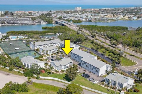 Condo in Largo, Florida, 2 bedrooms  № 1624552 - photo 1