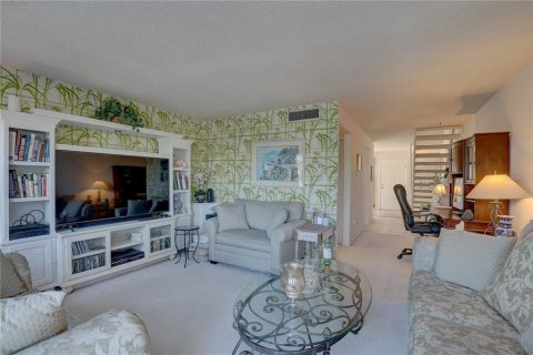 Condo in Largo, Florida, 2 bedrooms  № 1624552 - photo 12