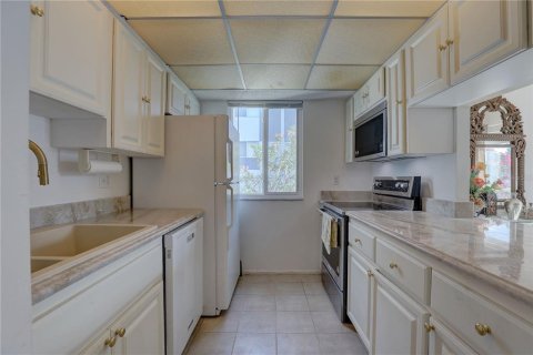 Condo in Largo, Florida, 2 bedrooms  № 1624552 - photo 8