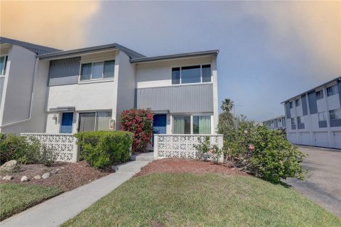 Condo in Largo, Florida, 2 bedrooms  № 1624552 - photo 2
