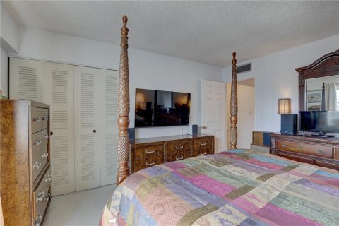 Condo in Largo, Florida, 2 bedrooms  № 1624552 - photo 21