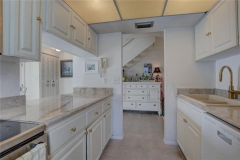 Condo in Largo, Florida, 2 bedrooms  № 1624552 - photo 9