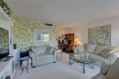 Condo in Largo, Florida, 2 bedrooms  № 1624552 - photo 13