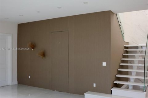 House in Miramar, Florida 4 bedrooms, 251.21 sq.m. № 2282639 - photo 6