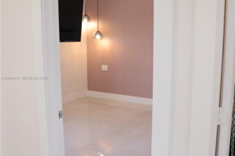 House in Miramar, Florida 4 bedrooms, 251.21 sq.m. № 2282639 - photo 27