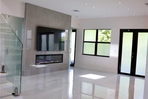 House in Miramar, Florida 4 bedrooms, 251.21 sq.m. № 2282639 - photo 7