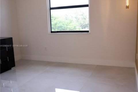 House in Miramar, Florida 4 bedrooms, 251.21 sq.m. № 2282639 - photo 26