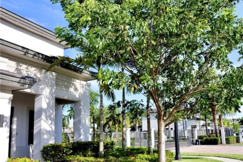 House in Miramar, Florida 4 bedrooms, 251.21 sq.m. № 2282639 - photo 4