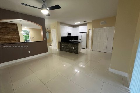 Touwnhouse à louer à Homestead, Floride: 4 chambres, 171.87 m2 № 1969268 - photo 11